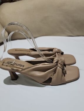 New Condition Footnotes Women's Tan Knot-Front Heeled Sandals
